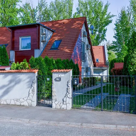 Balaton Row House * Tihany