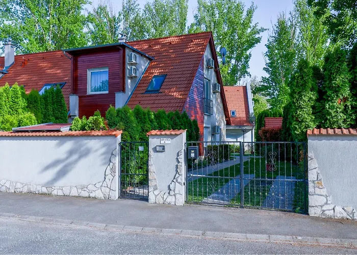 Balaton Row House * Tihany